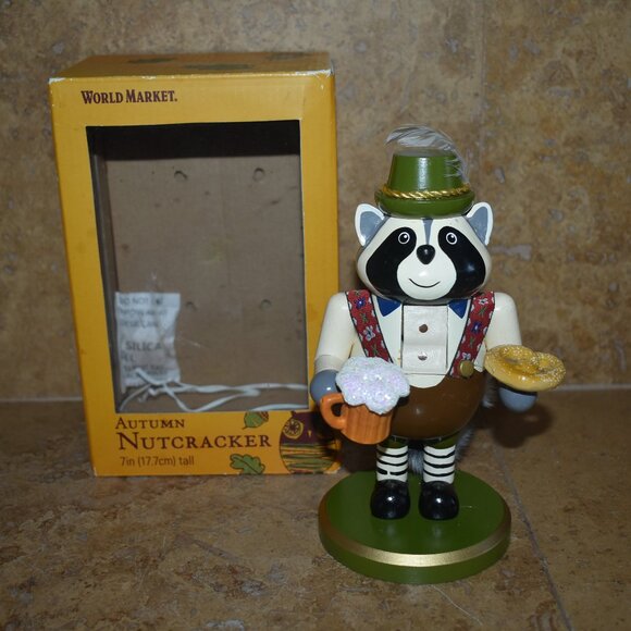 Vintage World Market autumn fall racoon animal Nutcracker Figure Statue Beer - Picture 4 of 8